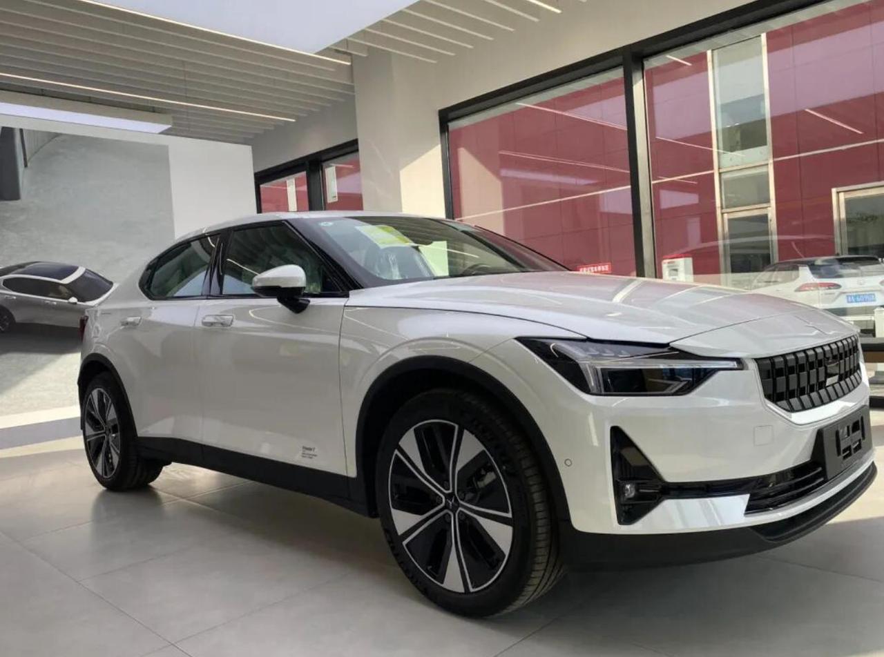 【极星汽车收到退市警告，业绩承压？】日前，极星汽车发布公告称，已收到美国纳斯达克