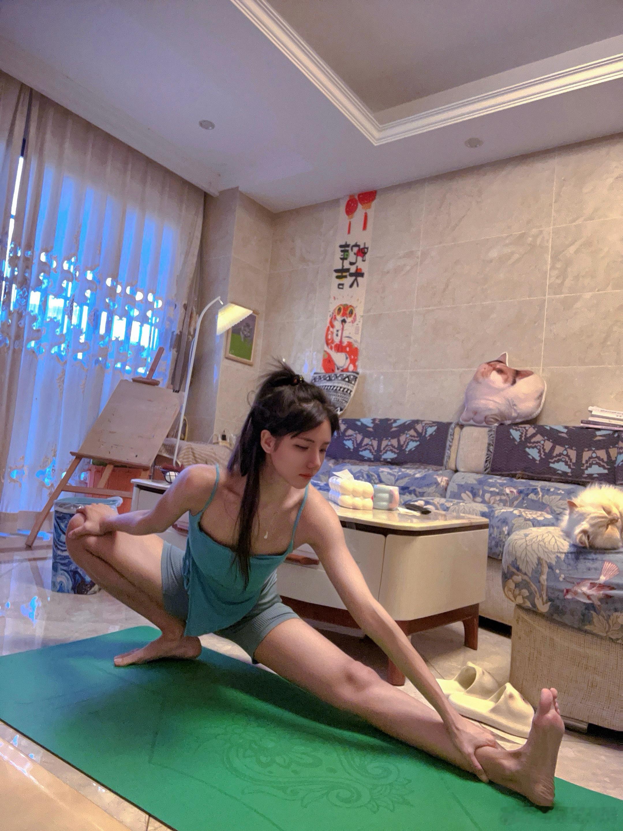 调整作息后开始早上做瑜伽   三亚