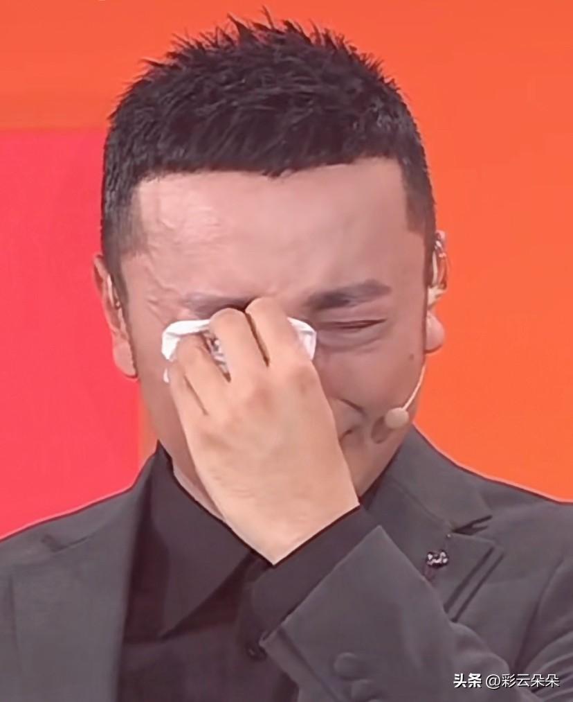 凌晨两点连夜奔赴新疆！推掉200万商演，尼格买提连夜退场背后藏满心心酸。

20
