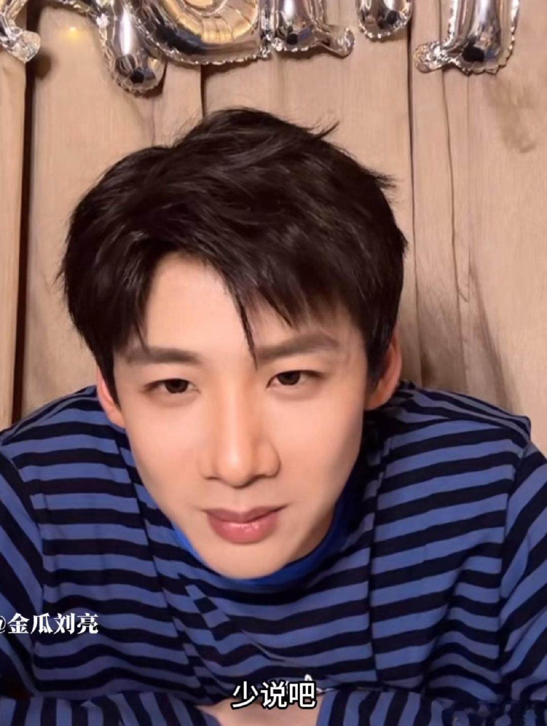 白敬亭回应网友说他垫鼻子白敬亭被问是不是垫鼻子了 白敬亭被问是不是垫鼻子了，离谱