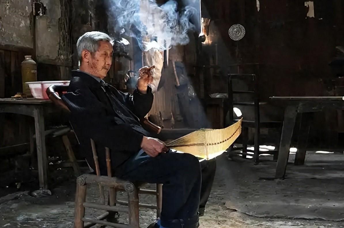 一泡尿竟让一名日军中将丧命，中国老兵42年后才得知自己立下赫赫战功！
1942年