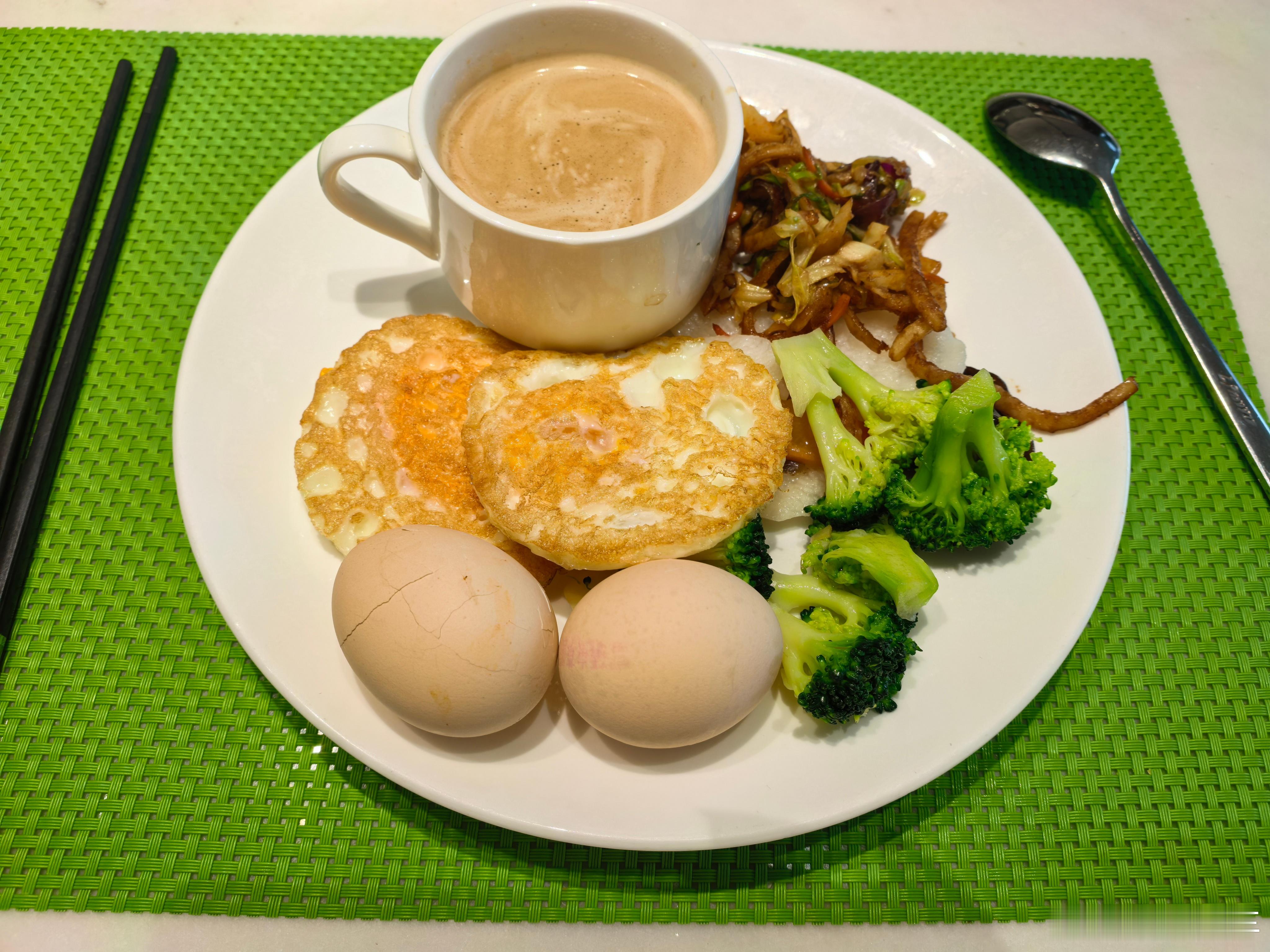 吃一顿热腾腾的早饭吧是不是只有北方的早餐才有炒饼啊？到杭州后我已经有好多年没有吃