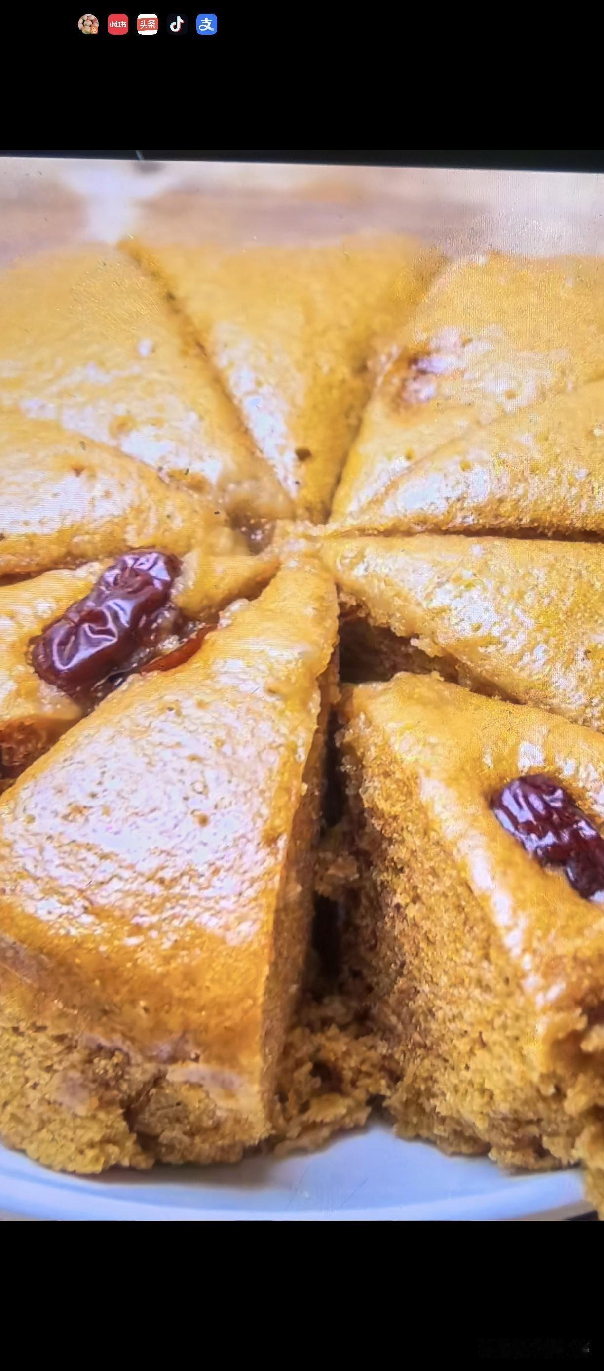 今早餐蒸的红糖发糕，细腻松软很好吃，搭配荷包蛋紫菜汤，一家人的早餐搞定
发糕我是