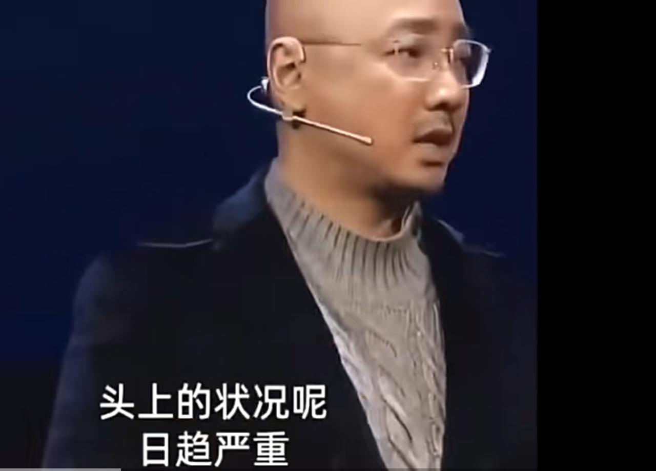 徐峥谈自己小发型的来源，那真是催人泪下，引人深思。你会忽然恍然大悟，原来那些金光
