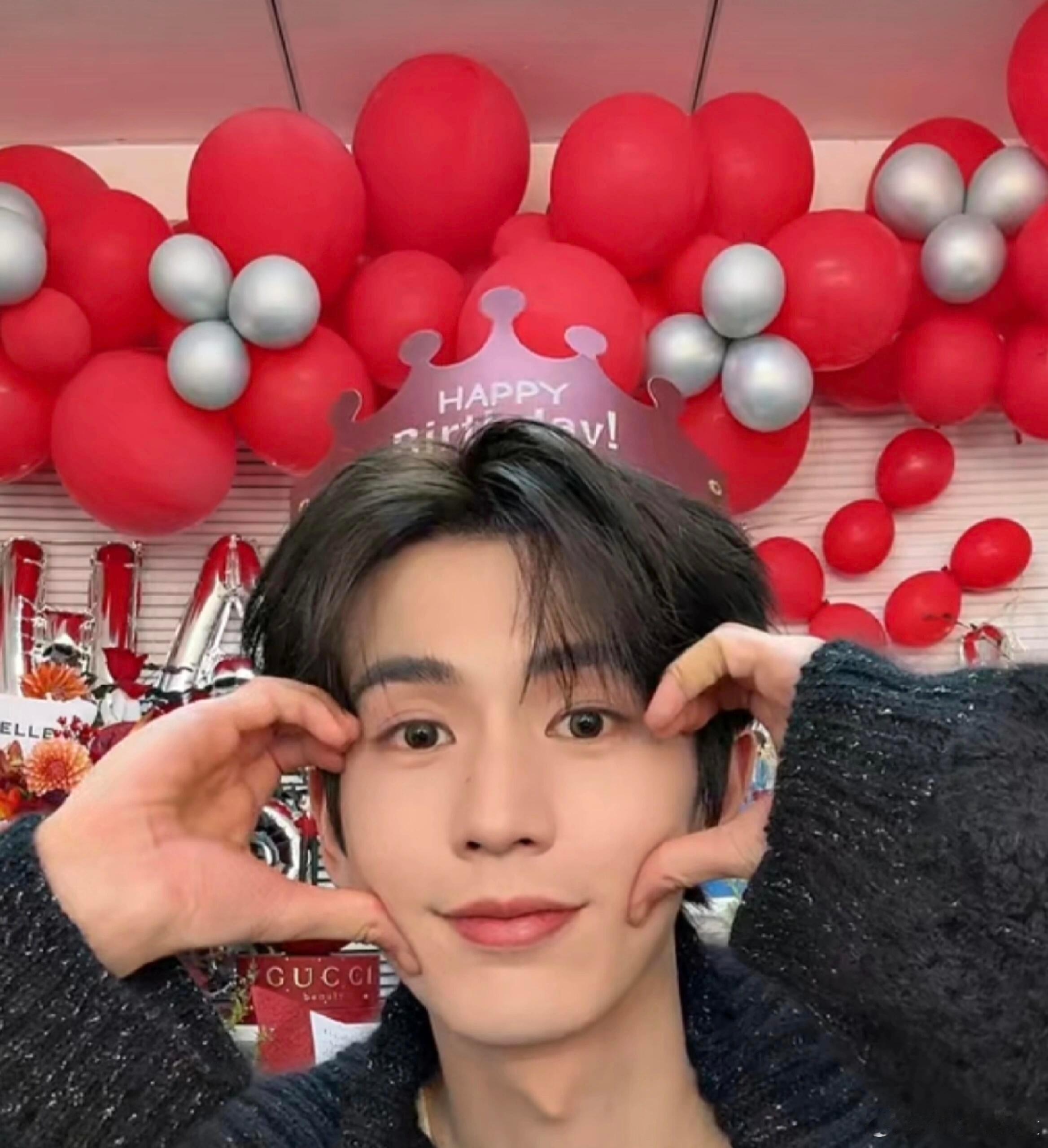 张凌赫  这是谁老公？!张凌赫还是太权威了，随便一截帅成这样张凌赫｜ 