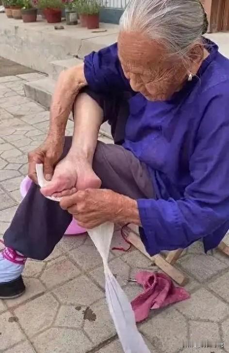 90%的人搞错“封建”本义！原来和裹小脚没关系，真相颠覆认知
 
家人们谁没犯过