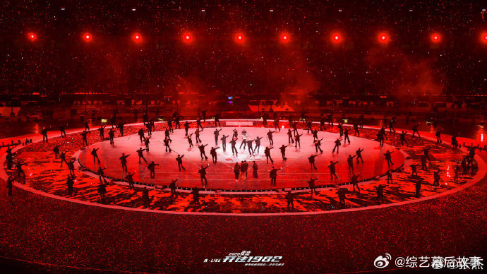 张杰少年中国说给到夯 鸟巢舞台高光时刻，张杰倾情演绎《少年中国说》，声线磅礴大气