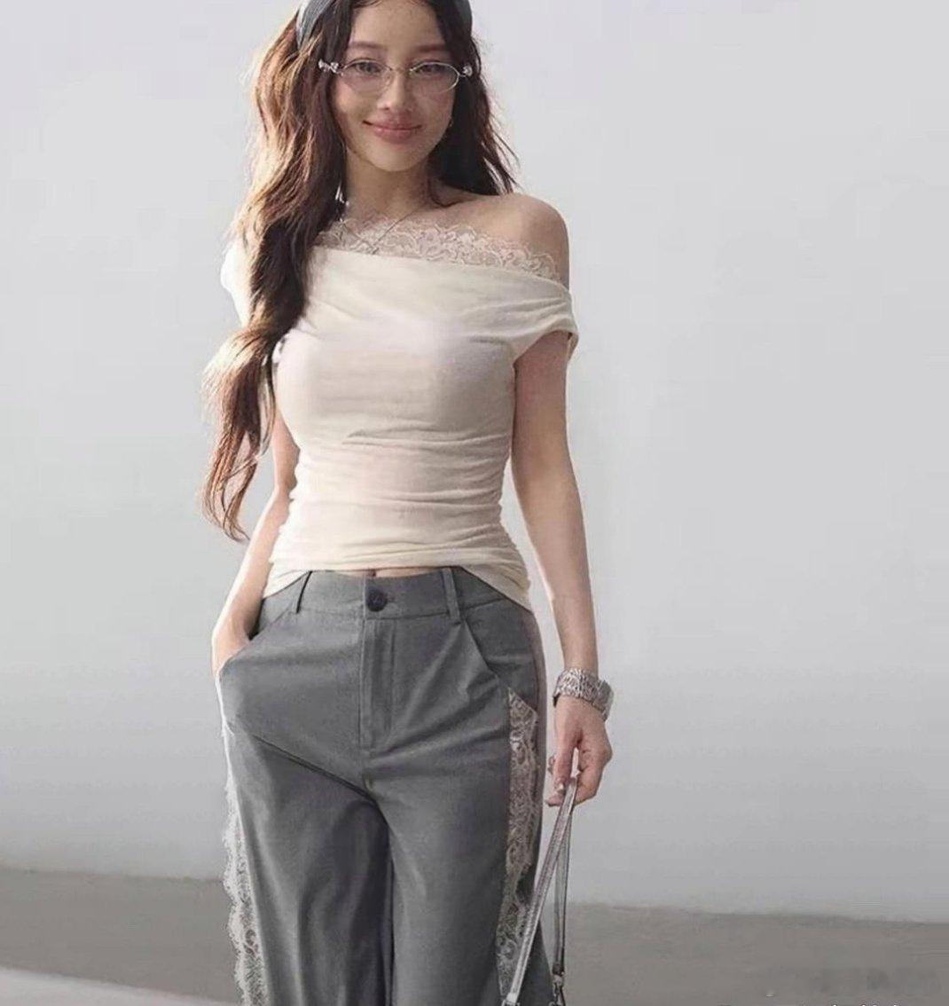 风韵犹还在，她的女人味真的独特并与众不同。她有妥妥的一线女明星的实力。