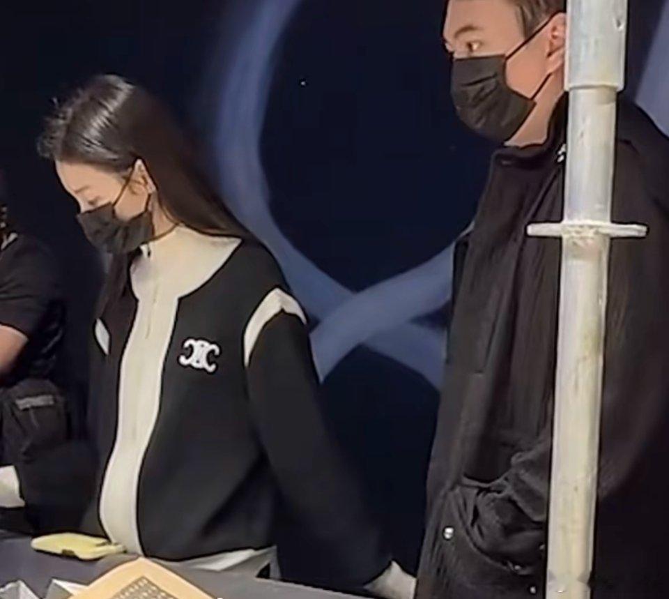 #王思聪女友#王思聪有三个令人费解的问题：他的女朋友一直在变化，但他能吸引人们涌