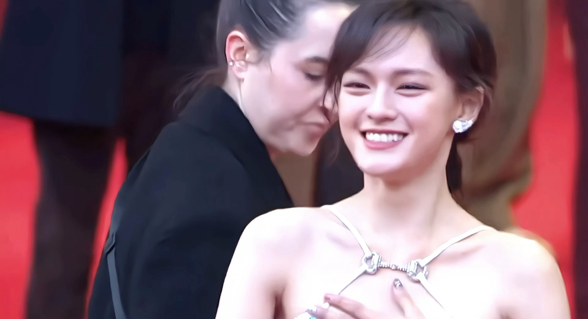 吐舌头也可爱了叭 陈文淇女士 😋 