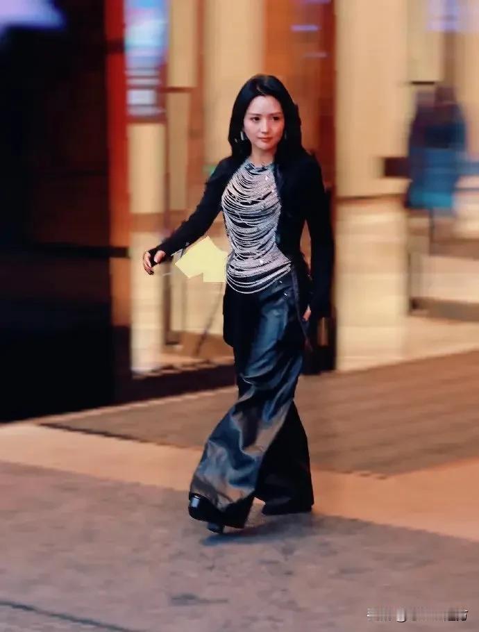 超女时候，多么甜美灵气的姑娘呀！