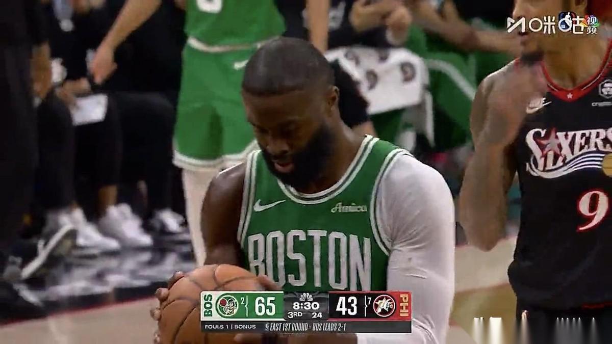 NBA东部季后赛首轮G4，76人队主场再战凯尔特人队，恩比德迎来了复出并首发出场