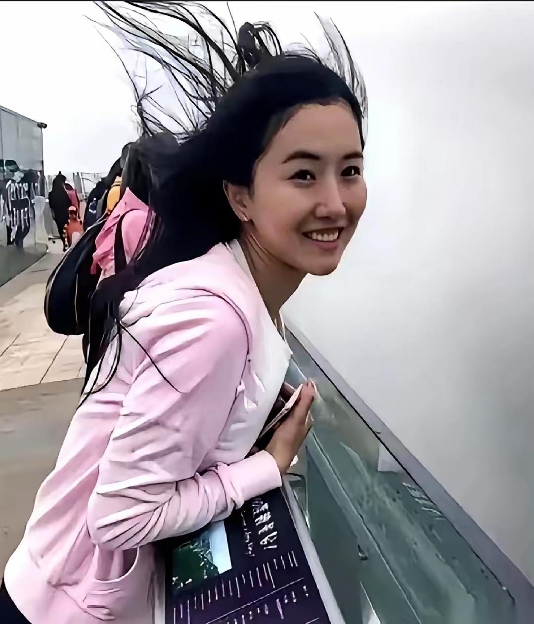 你们记不记得那个把WePhone创始人苏享茂逼死的翟欣欣？前阵子判了12年，我越