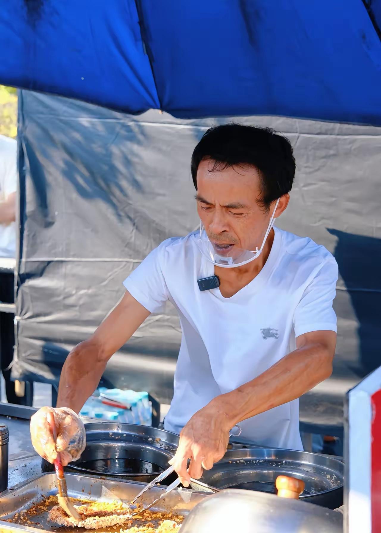 鸡排哥成都“巡炸”惨淡收场！无人问津比南京更尬，没硬实力终究难续航～
 
原以为