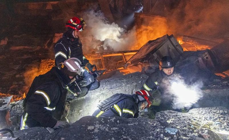 泽连斯基宣布了！据乌克兰媒体报道称，针对近期，俄罗斯导弹无人机再次对乌克兰发动犁