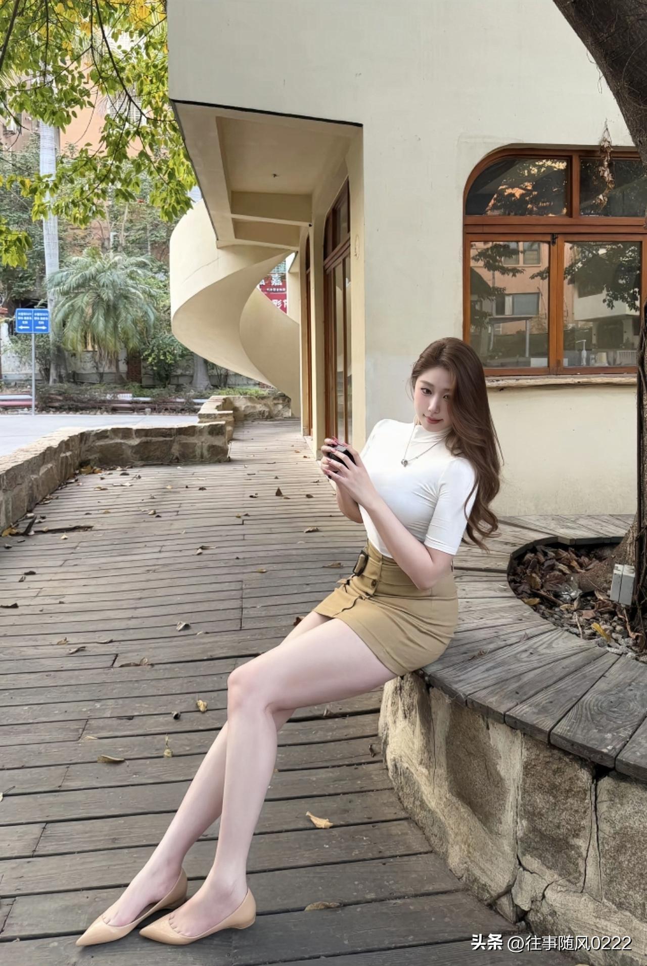 秋日午后，漫步在林荫小道，享受阳光洒在身上的温暖