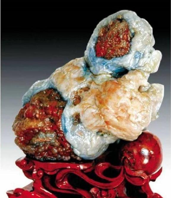 1993年，一牧民答应将一块拴羊的石头5万元卖给一广东人。谁料，正要交易时，牧民