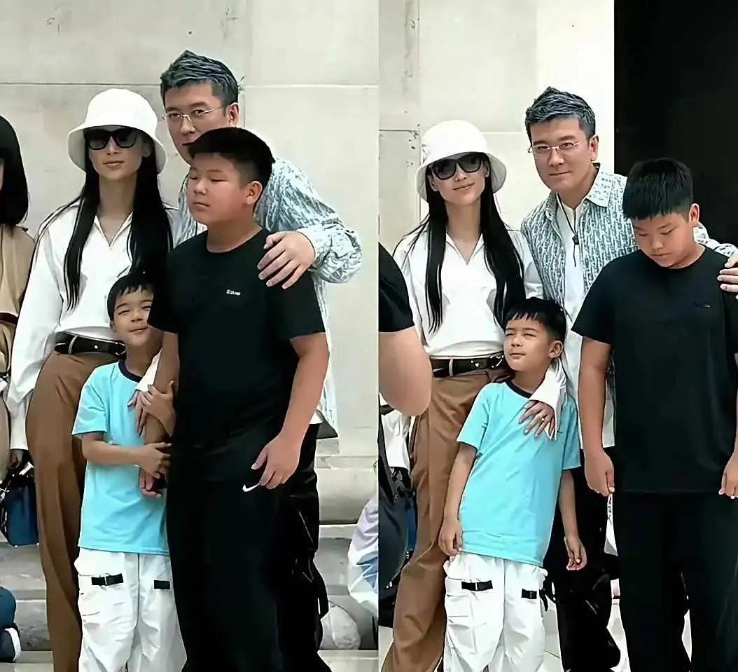 看到这组照片，真挺感慨的。曾经那么恩爱的两个人，最后还是离婚了。
 
以前看他们