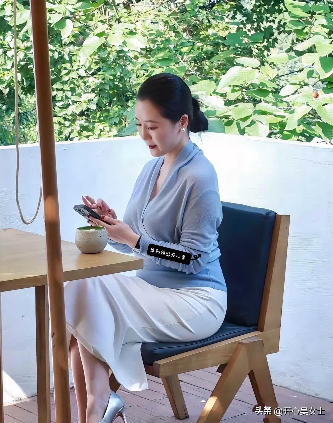 清音五十弦
    开心吴

清音第三弦，素魄集星边。仙家庭院，庄子蝶牵。凝是，