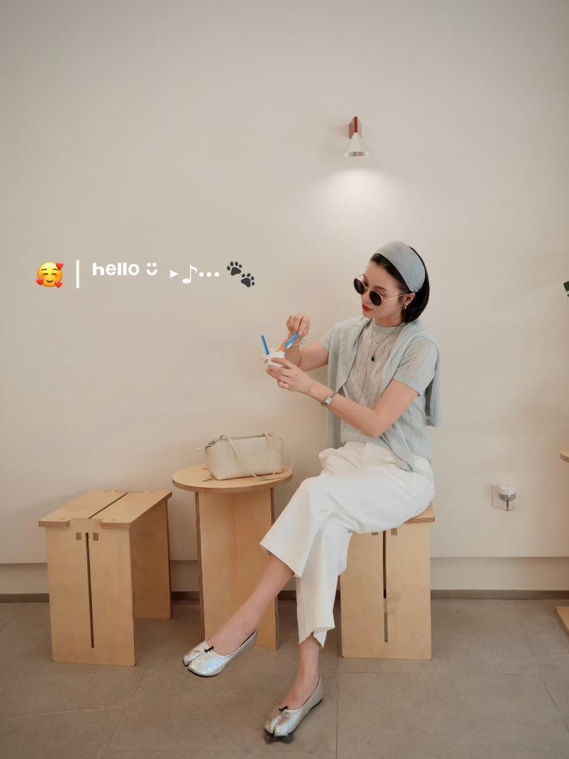 lami搭配 本来去工厂前只想打包杯咖啡☕，结果隔壁开了个冰激凌🍨，忍不住al