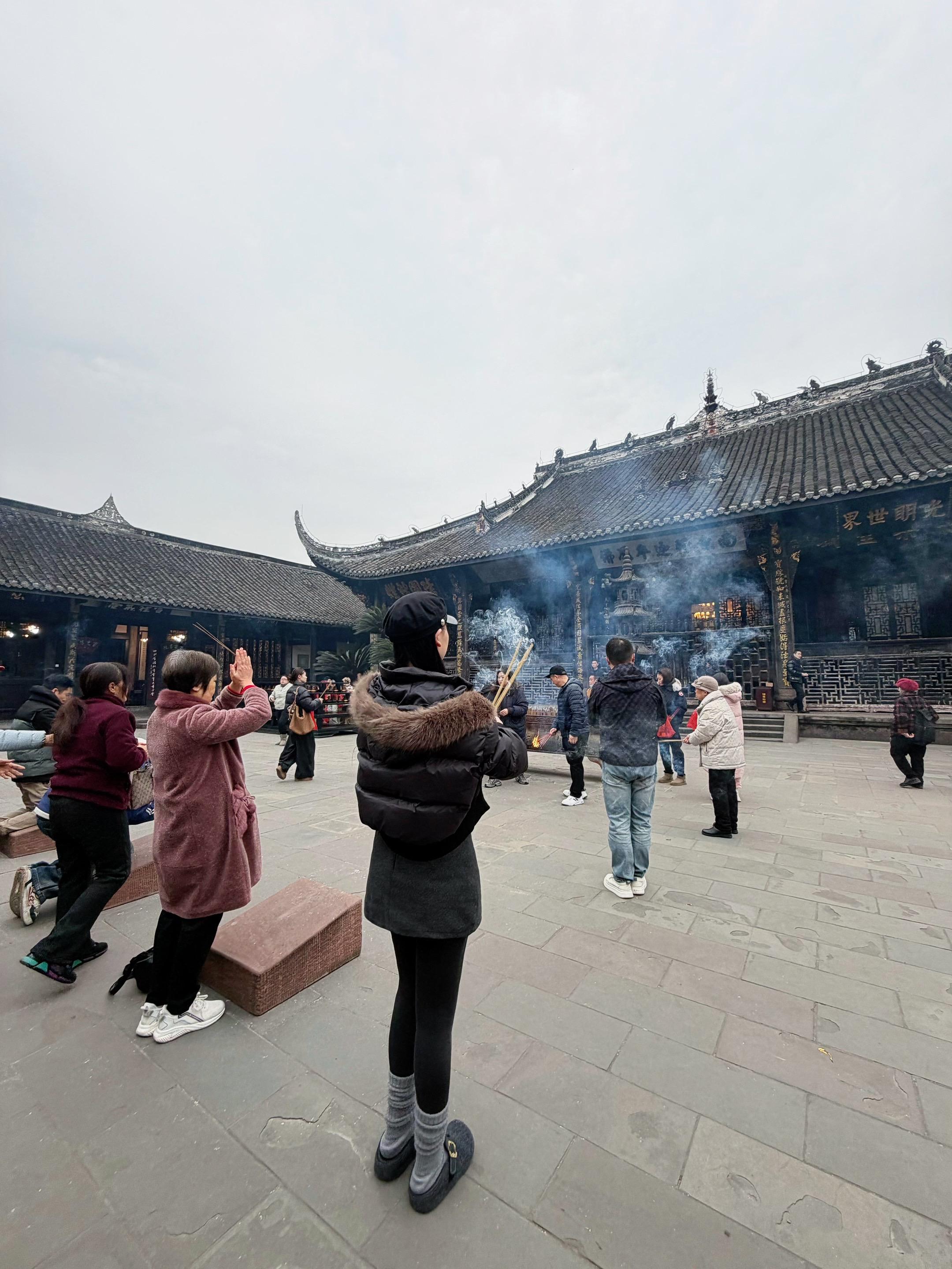 闻香火 听焚香 万事只求半称心