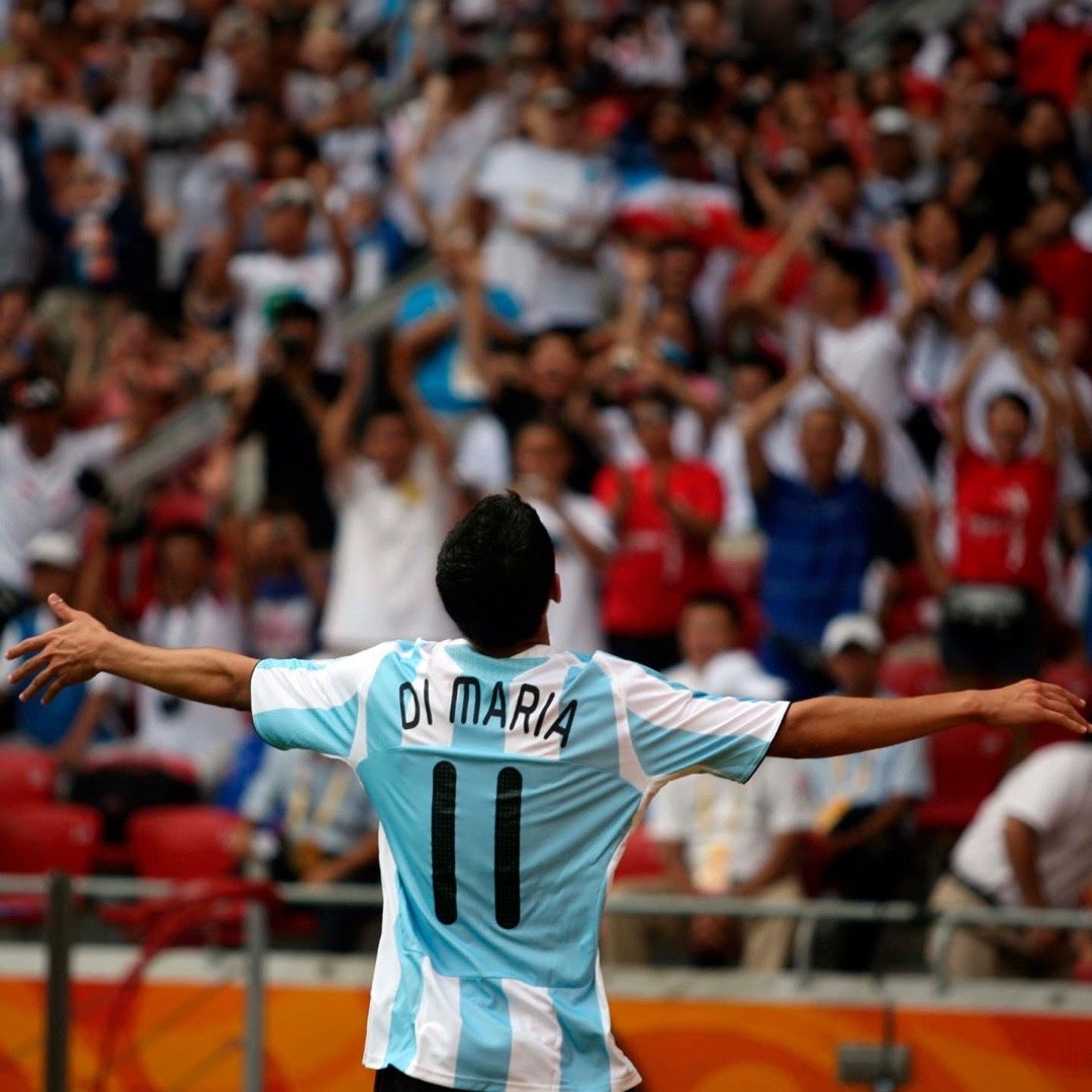 阿根廷国家队官方ins：🔙 十六年前的今天奥运男足决赛🥇⚽ 安赫尔·迪马利亚