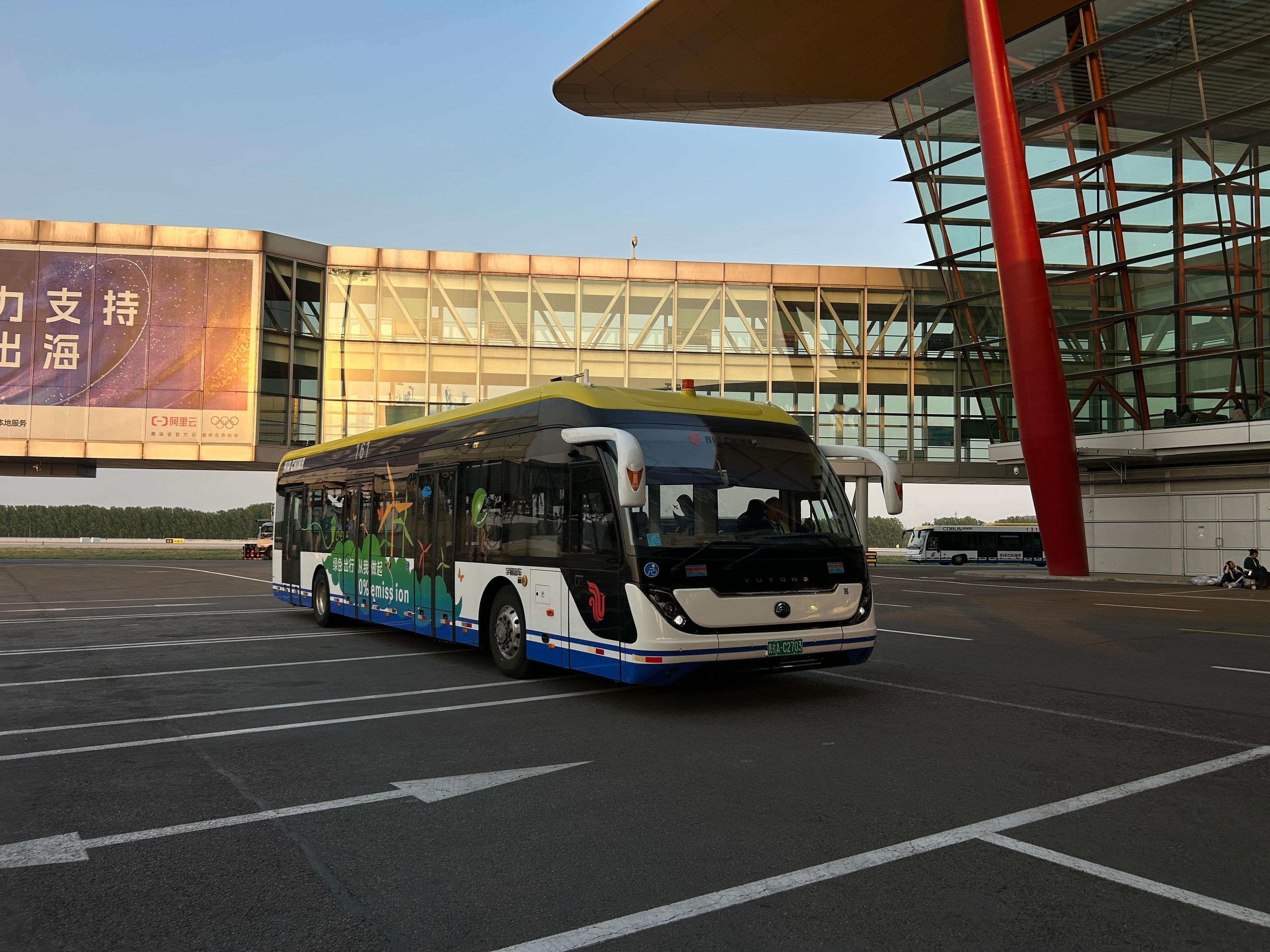 第一次发现宇通也做机场摆渡车 北京·首都机场T3航站楼