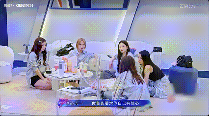 李心洁选队长选了李小冉李心洁义无反顾选择李小冉 舞台落幕心意不散，李小冉久久放不