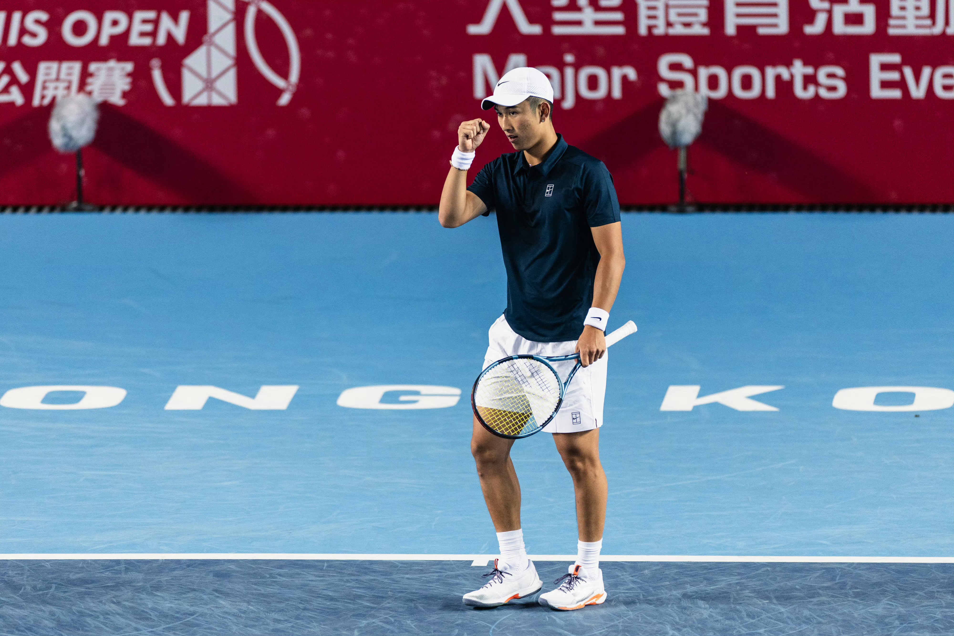 香港网球公开赛 商竣程6-4/6-4科梅萨纳，晋级第二轮，将战索内戈。 