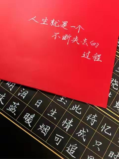 人生本过客，何必惹尘埃

生来就是匆匆的过客，轻装才有余力欣赏沿途风景。

可现