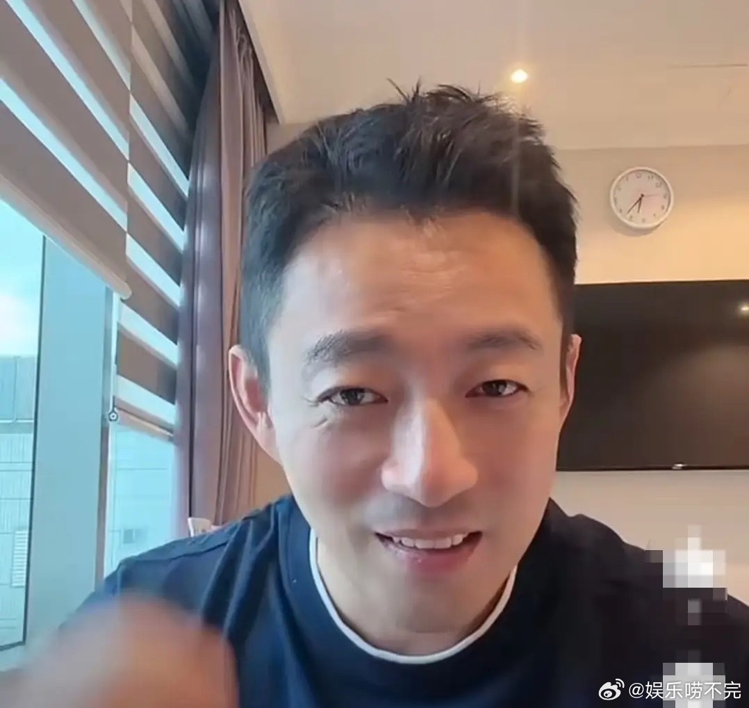 有网友对汪小菲说：“以前我觉得你是那种特别不好相处的人，现在感觉你不像那种瞧不起