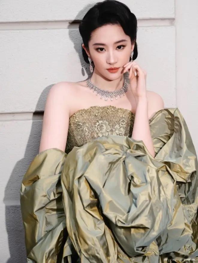 田曦薇接触宝格丽！宝格丽有可能给田曦薇品牌大使，宝格丽之前是鹅厂祖传代言，鹅厂力