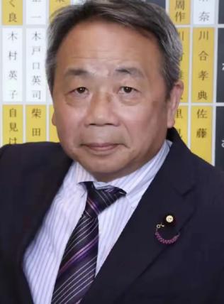 4月22日，就在126名日本议员集体去靖国神社“拜鬼”的同一天，队伍里有一个让中