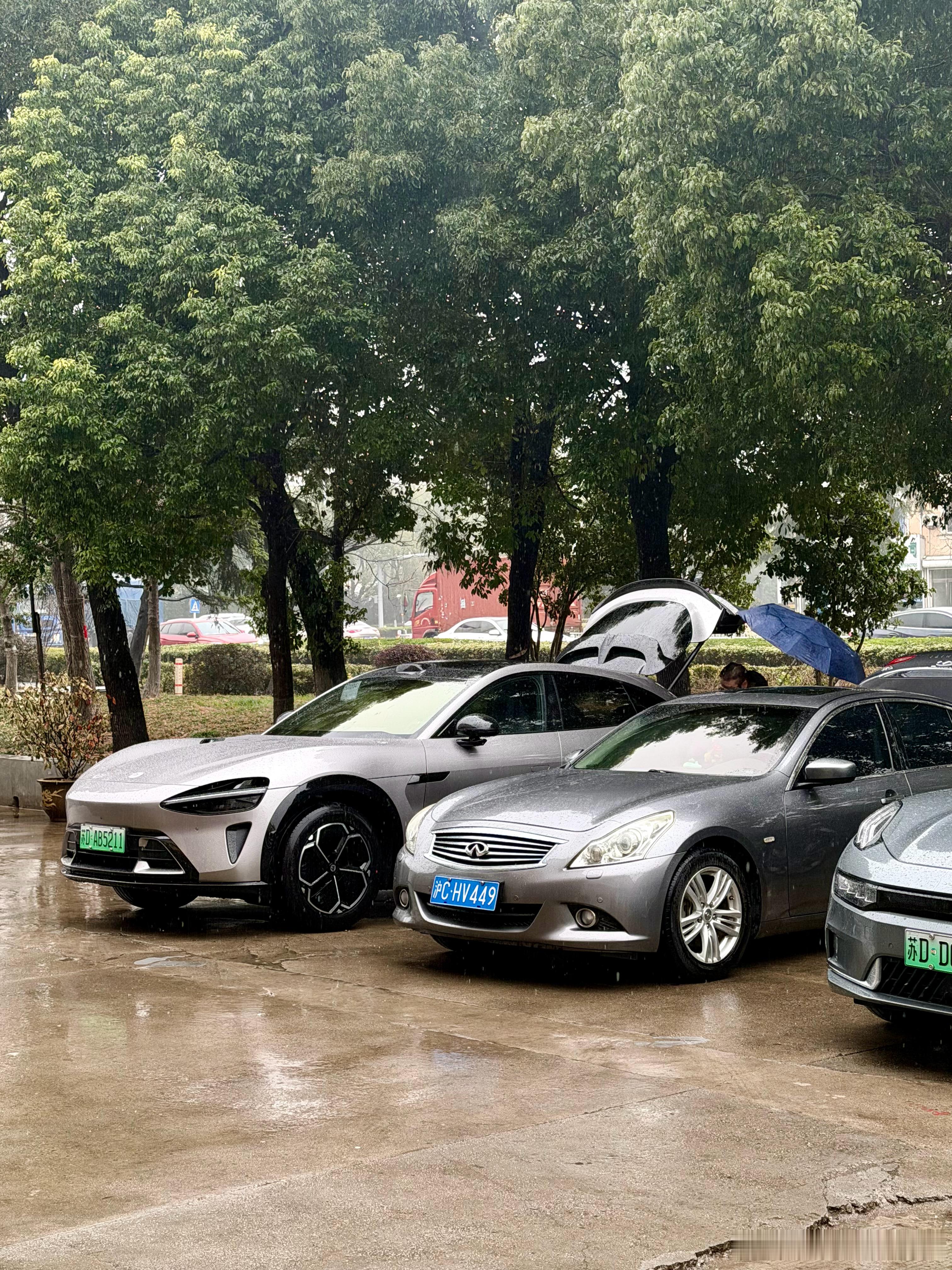 在交接了，我看也没那么不舍嚒男人啊男人…这g25要是报废是不是怪可惜的