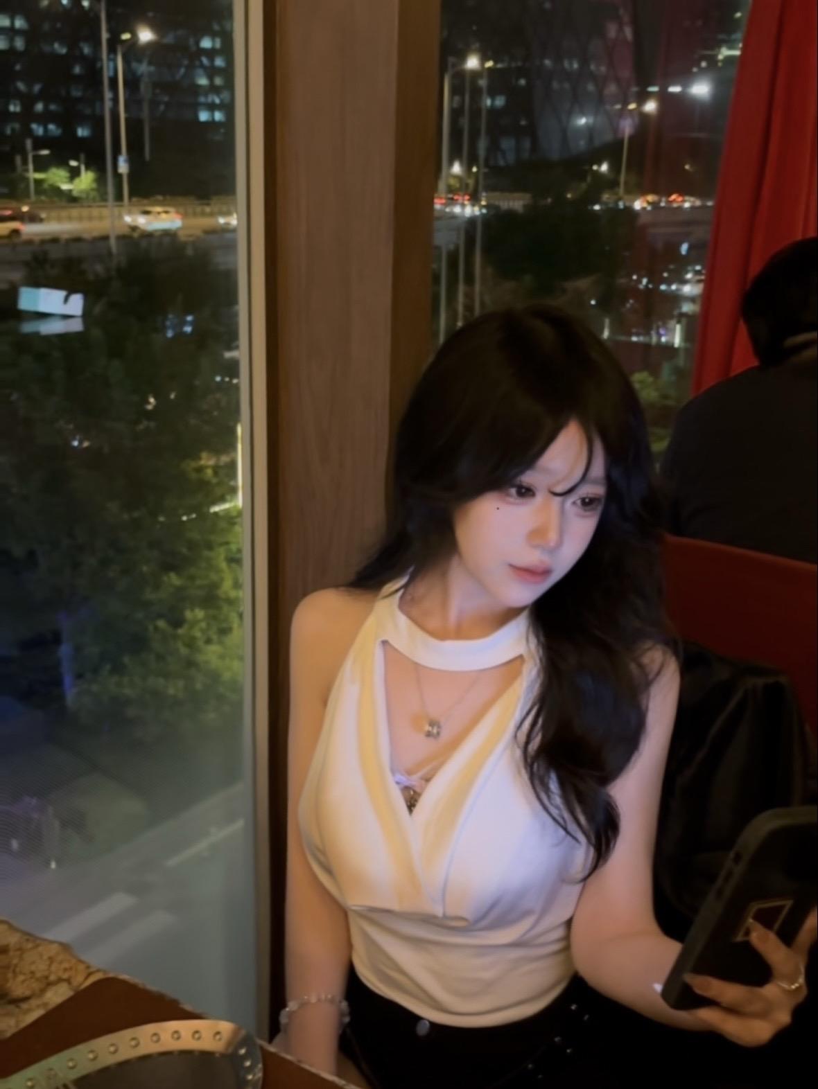 “有你在我身畔欢歌 荒原啊，便是天堂”