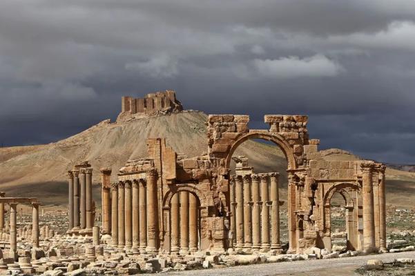 那些不会说话的古迹，正在替战争承受另一种死亡。

2026年初，美以对伊朗的大规