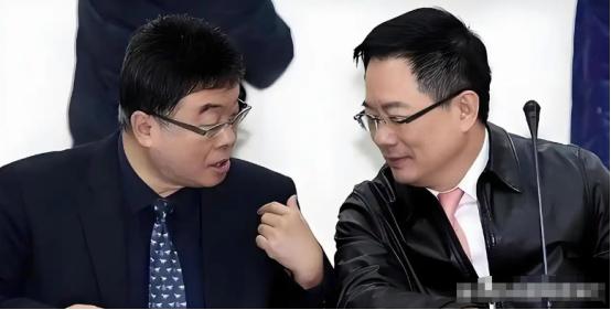 台灣的評論舞台，
少了一個蔡正元是令人很不適應的。
 
李登輝忌憚宋楚瑜的如日中