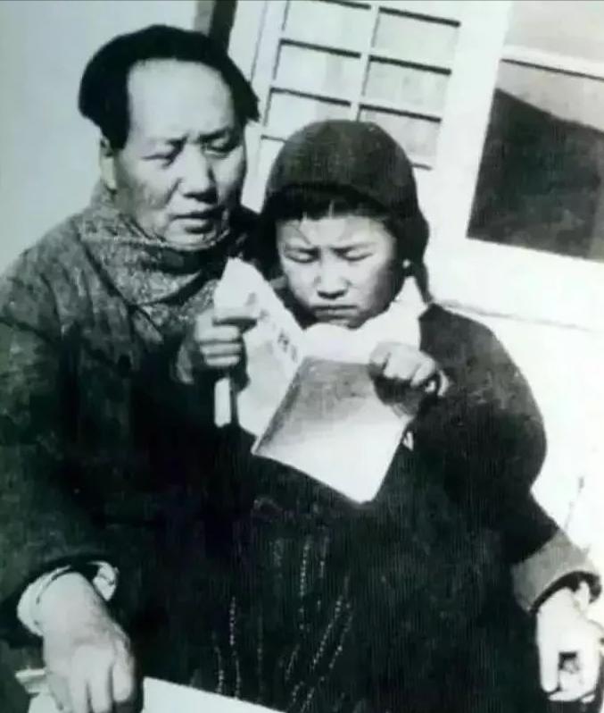 毛主席最逆天的本领：一句话概括政治军事核心，通俗到连村头大妈都听得懂！
 
历史