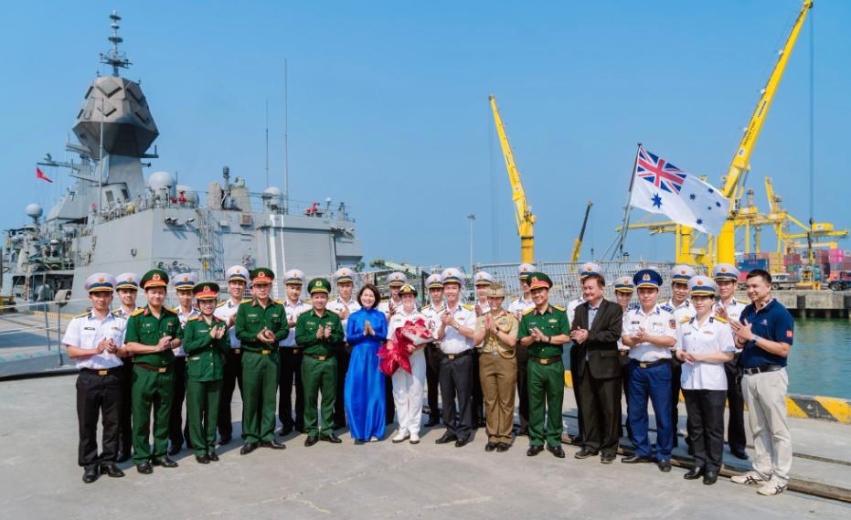 南海搅局者在越南受到热烈欢迎！

澳大利亚军舰的156图文巴号护卫舰，3月28日