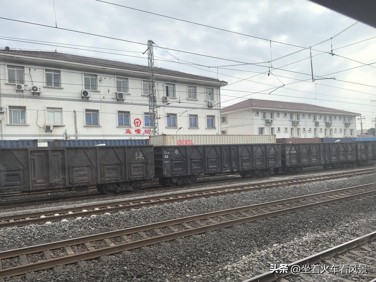 鱼嘴站，渝怀铁路上的车站，位于重庆市江北区鱼嘴镇，目前没有客车在该站停靠，为二等