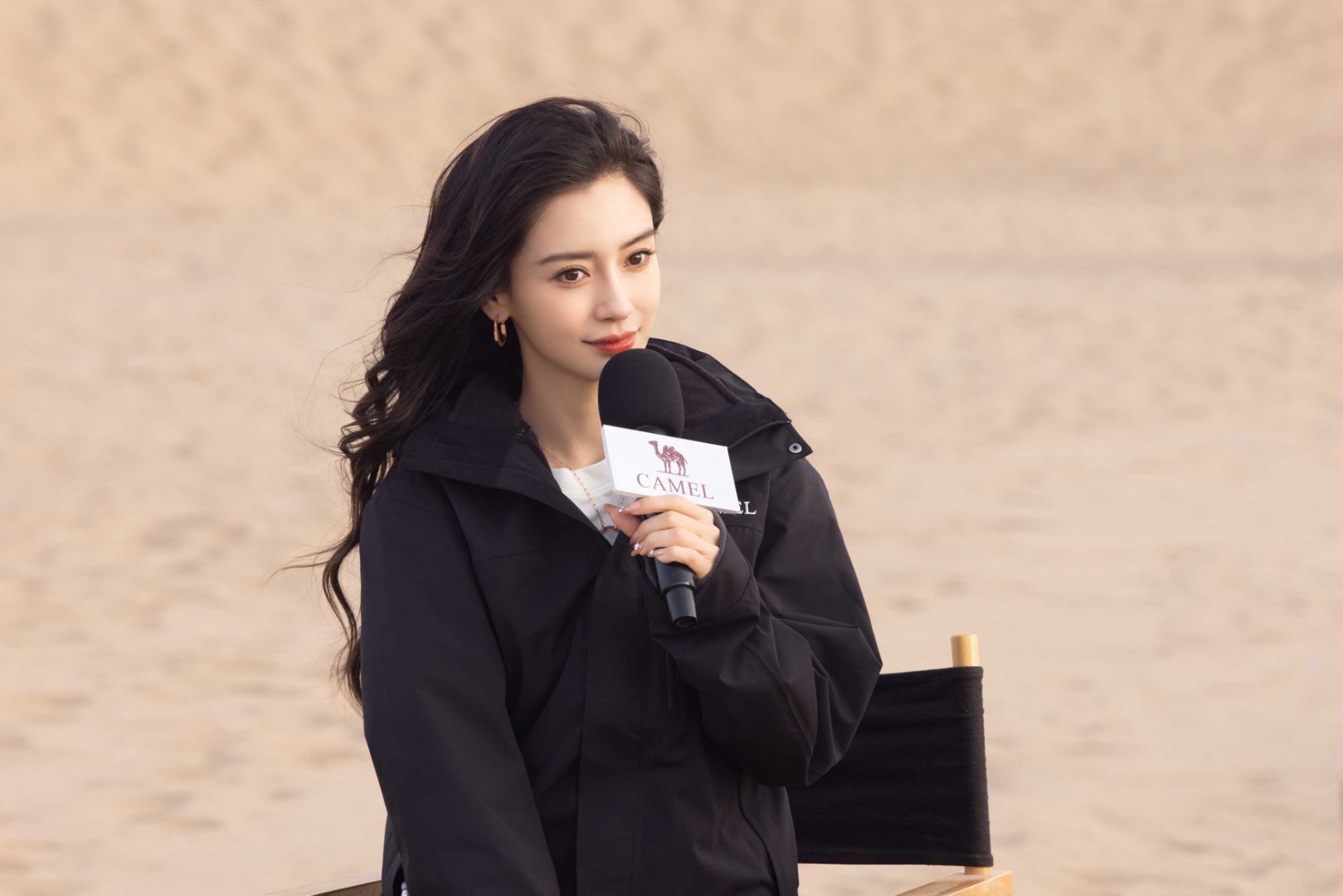 angelababy angelababy 隔着屏幕的喜欢也滚烫，愿你永远被世界