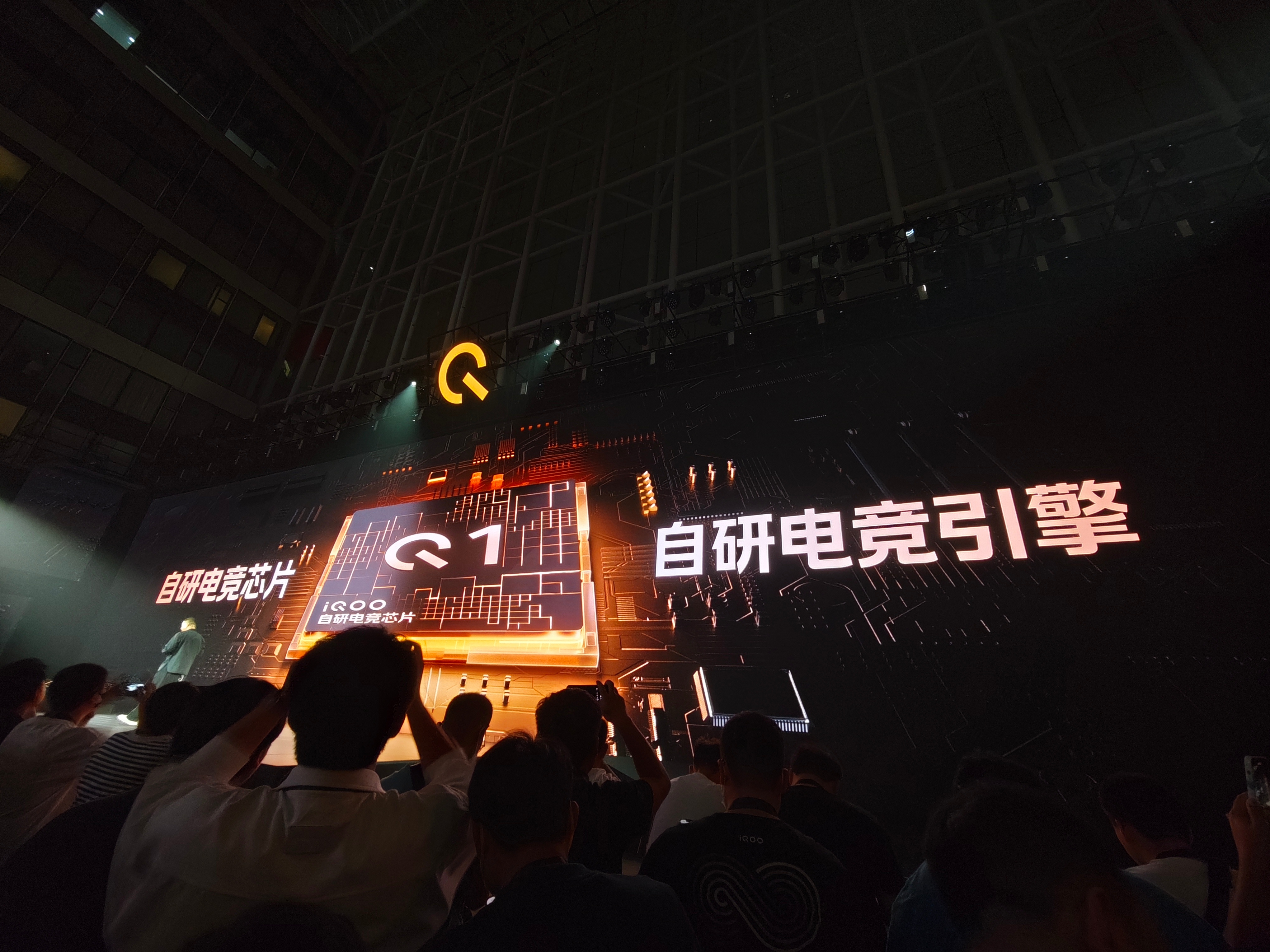 iQOO真的是把电竞刻在基因里了，iQOO 12系列搭载iQOO首款自研电竞芯片