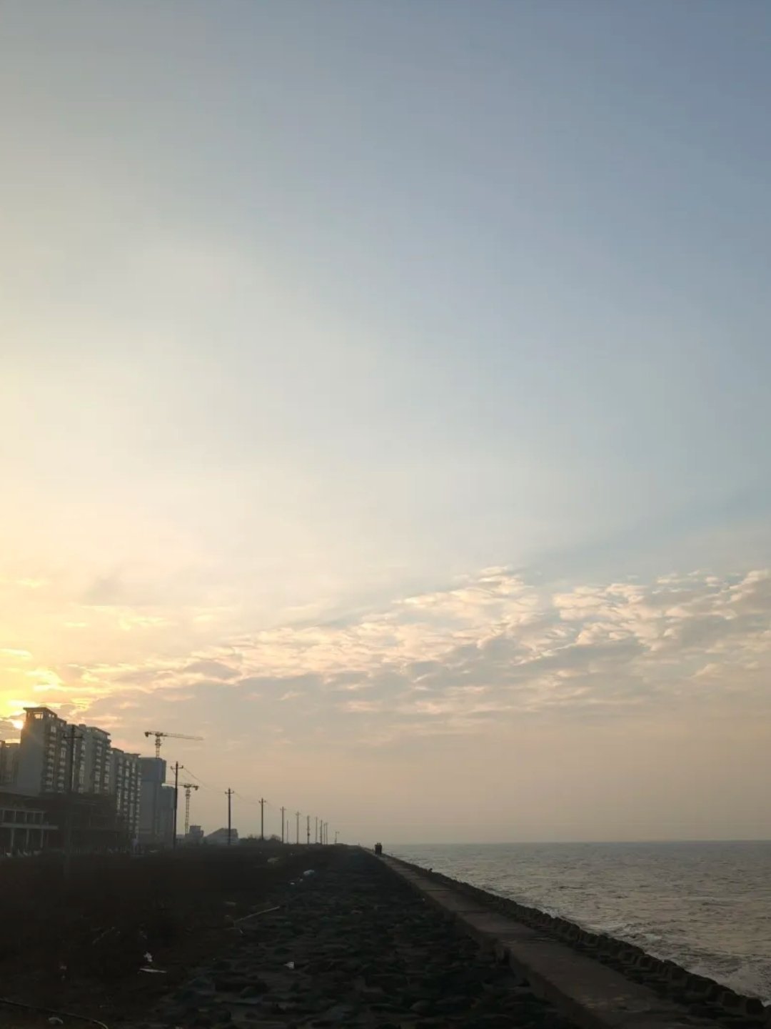 很喜欢这个地方，没有城市的喧嚣，静静的感受海风，很惬意，这是我们去的最后一个景点