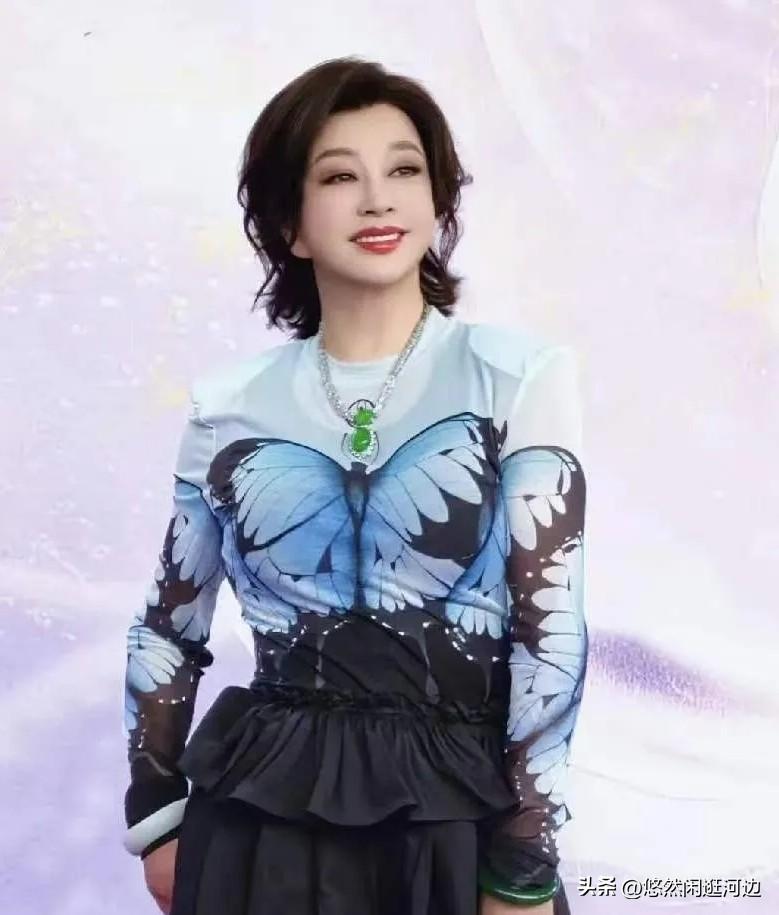 刘晓庆，骄傲发文
8月9日下午，刘晓庆骄傲发文，晒出一组美照，从字里行间能够看得