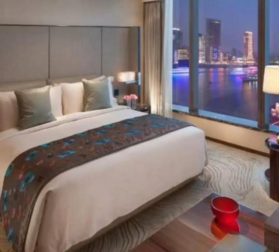 “我花这么多钱，你们就这服务态度？”大年初一，女子为了孝敬母亲，带她入住上万元的