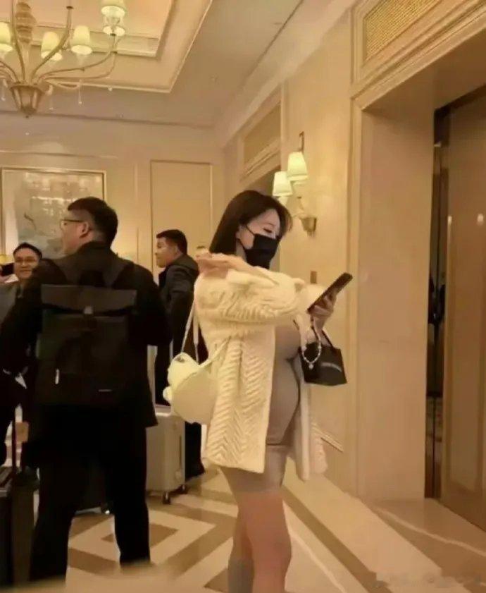 33岁叶珂竟然三胎产子，为啥俩人不办个婚礼，感觉对女方不是很尊重 ​​​
