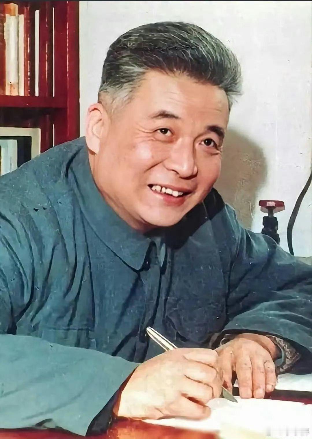 邓稼先逝世40年你愿意为我们亲切的邓老点赞吗？献上一束鲜花，怀念一代巨匠邓稼先先