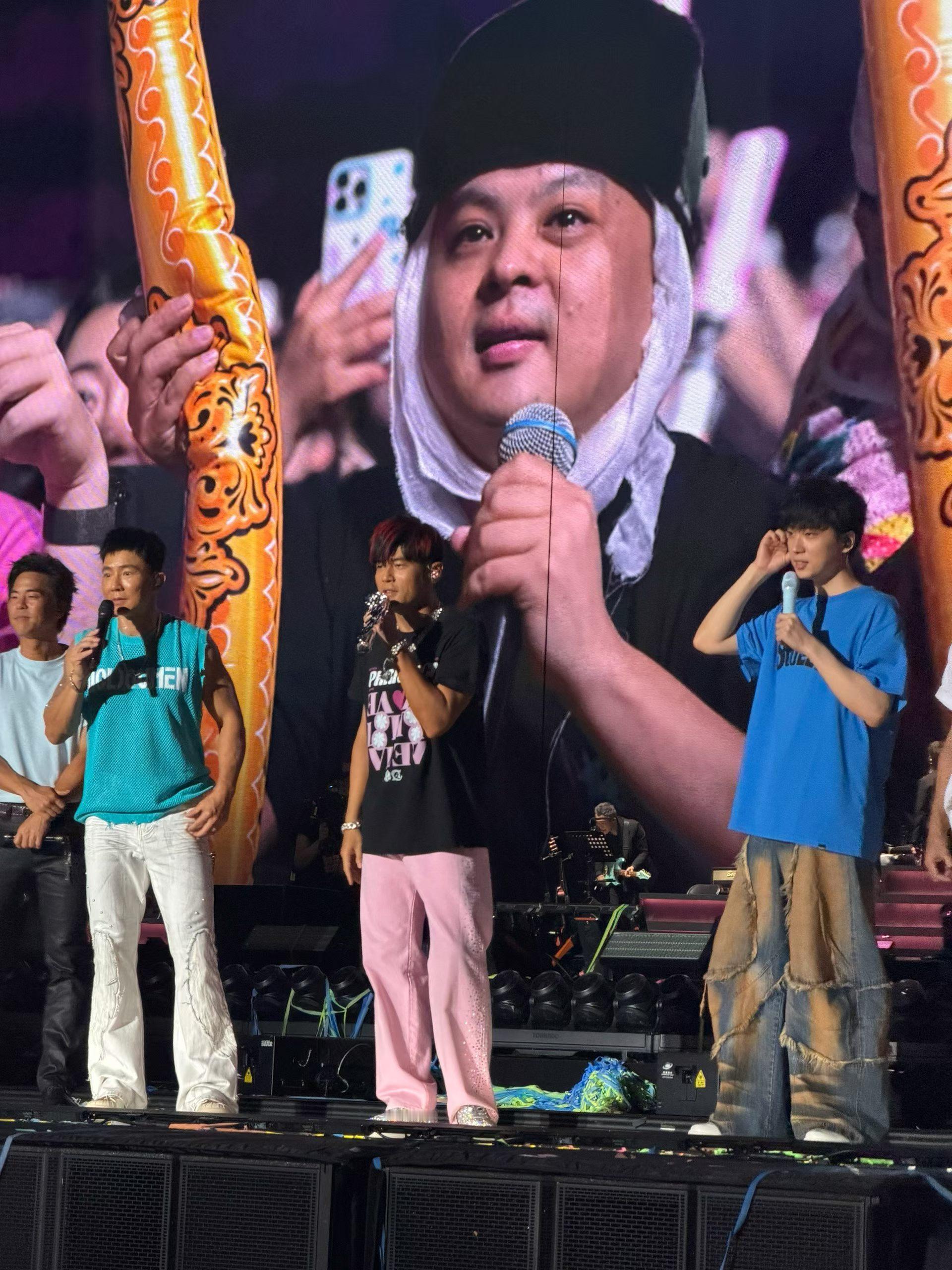 周杰伦演唱会最佳物料慵懒午后，一杯咖啡一首歌，重回杰伦演唱会现场！！！午后随手点