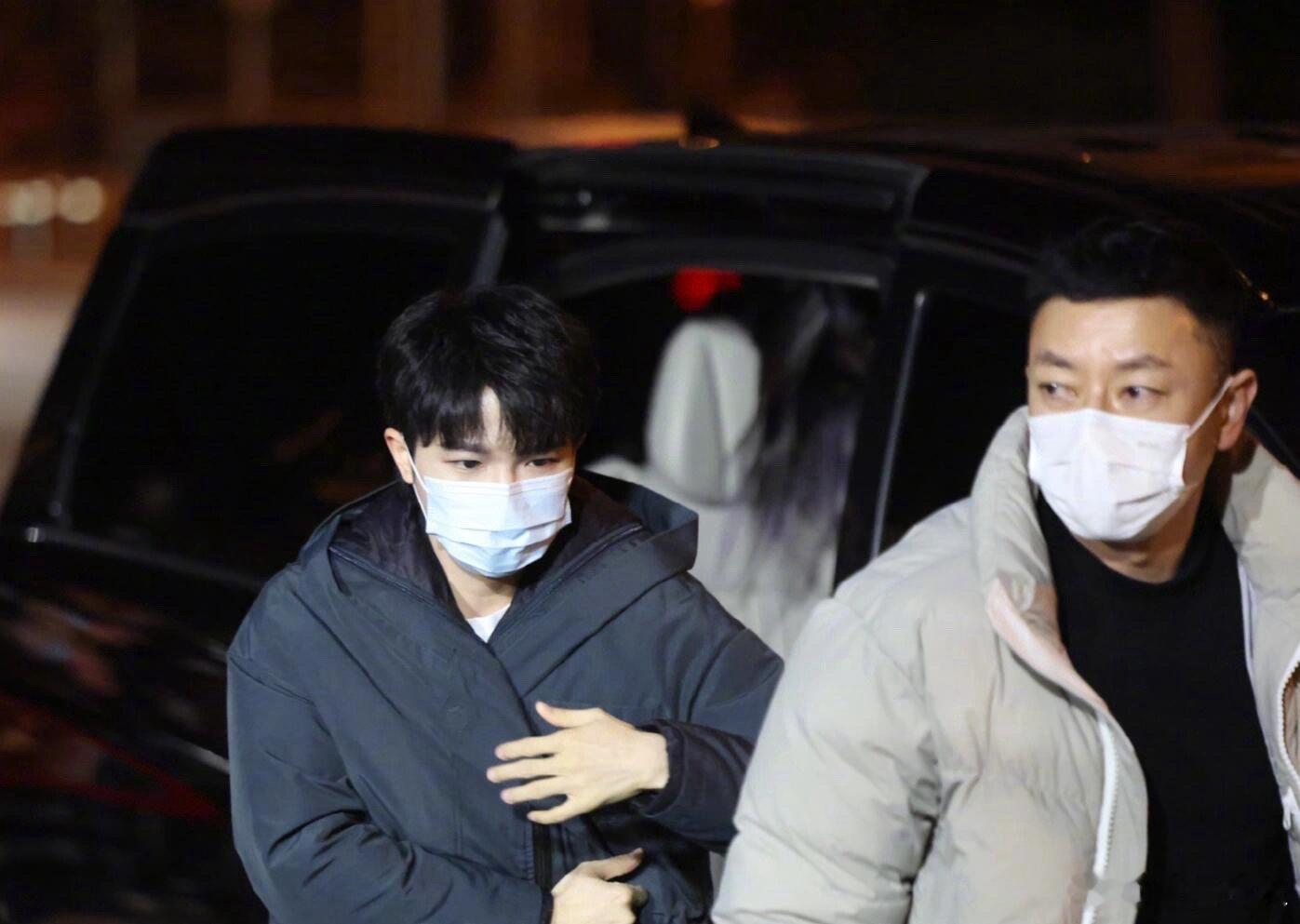 注意身体💕 宝贝周深现身央视宝贝又要开始忙起来了！ 