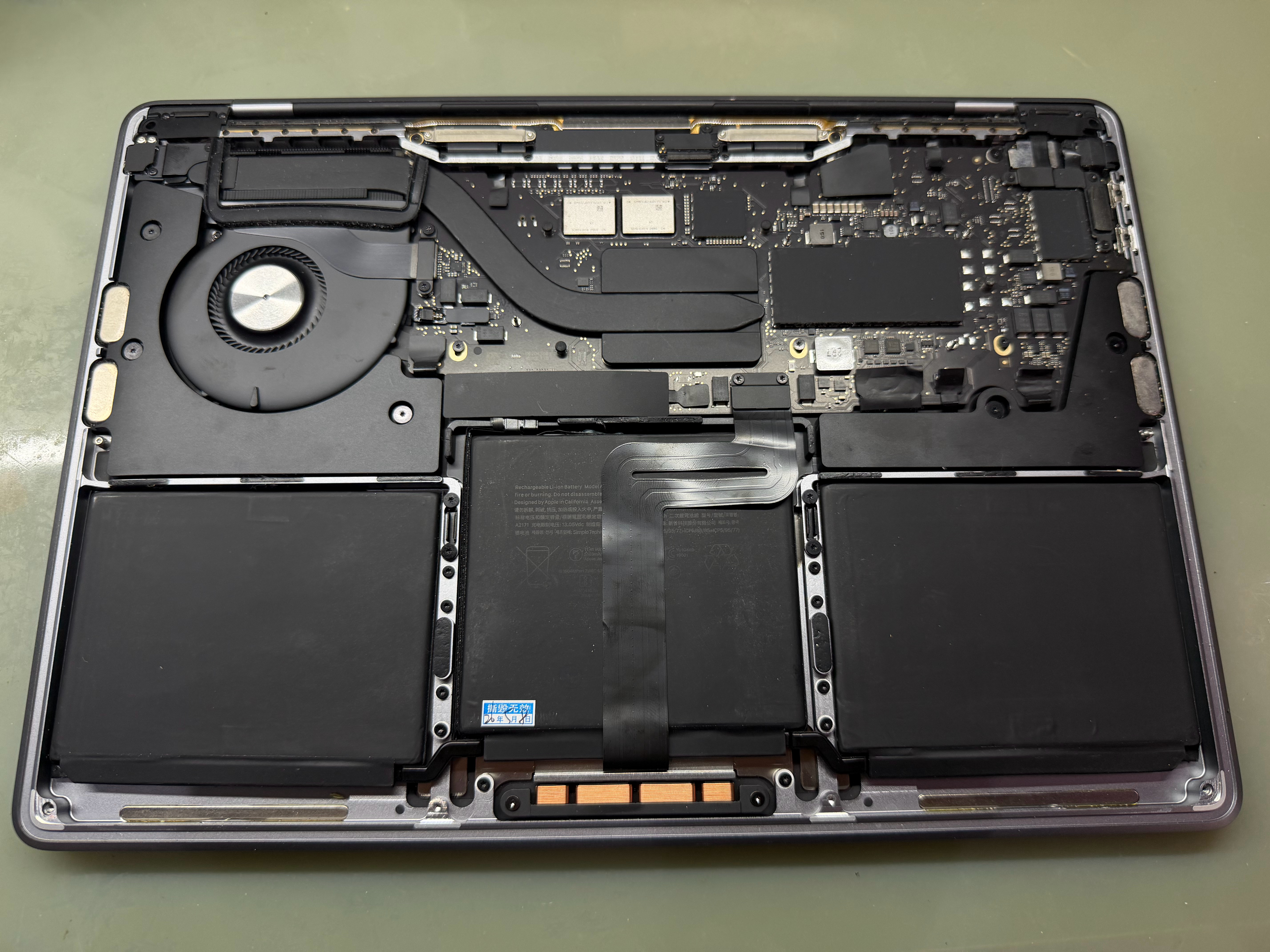 MacBook Pro M1 – A2338 更换电池· 100%健康度 · 6